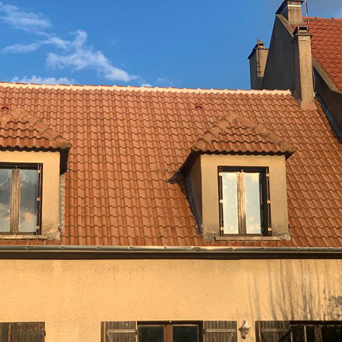 Démoussage de toiture à Versailles (78000) dans les Yvelines